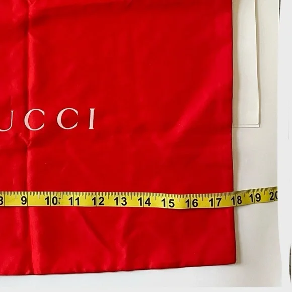 Gucci Red dust cover bag with drawstring Logo 18” x 24” tag Gucci made in Italy - Picture 7 of 7